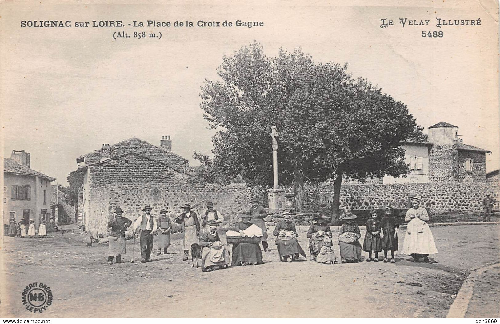 SOLIGNAC-sur-LOIRE (Haute-Loire) - La Place de La Croix de Gagne - Dentellières