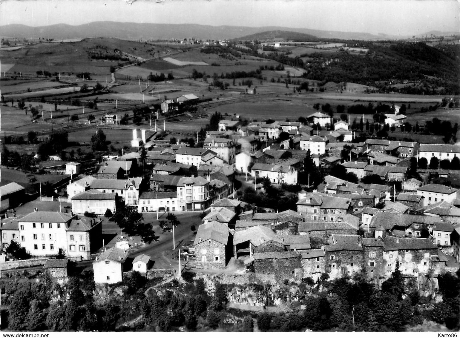 solignac sur loire * vue générale aérienne de la commune