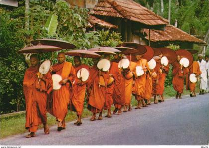 CPM Buddhist Monks CEYLON SRI LANKA (1086072)