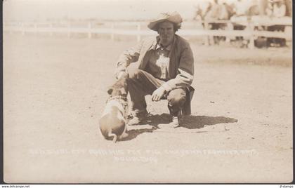 192?. Photo-POST CARD. Red sublett and his pet pig Cheyenne frontier pays. Cheyenne, Wyoming. (Poublepay.) - JF301675