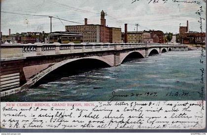 USA - New Cement Bridge - Grand Rapids - Mich.