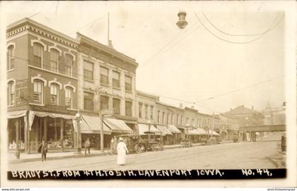 Photo CPA Davenport Iowa USA, Brady Street, Geschäftshäuser