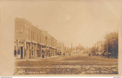 NORTON (KS) Kansas Avenue - REAL PHOTO