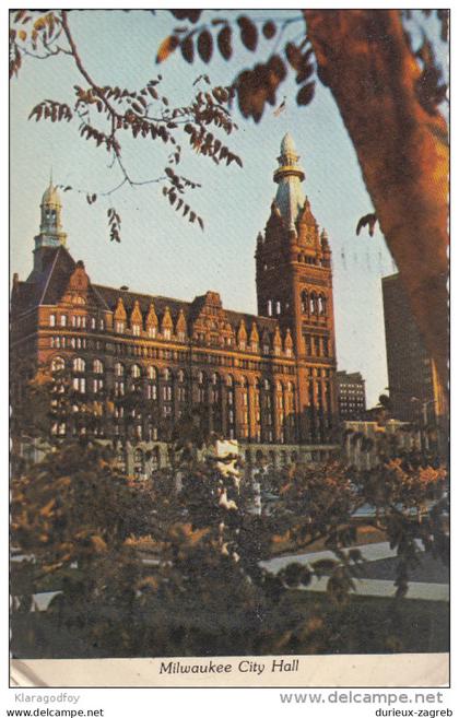 Milwaukee City Hall old postcard travelled 1981 bb160201