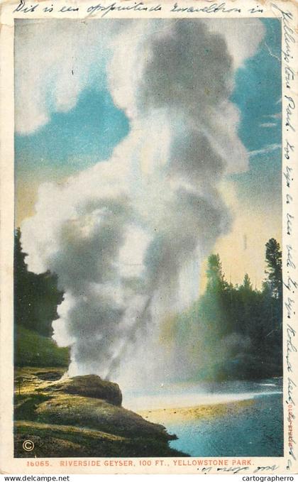 USA Yellowstone Park MT Riverside Geyser