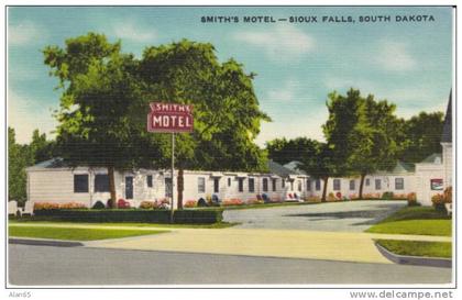 Sioux Falls SD South Dakota, Smith's Motel Lodging, c1950s Vintage Linen Postcard