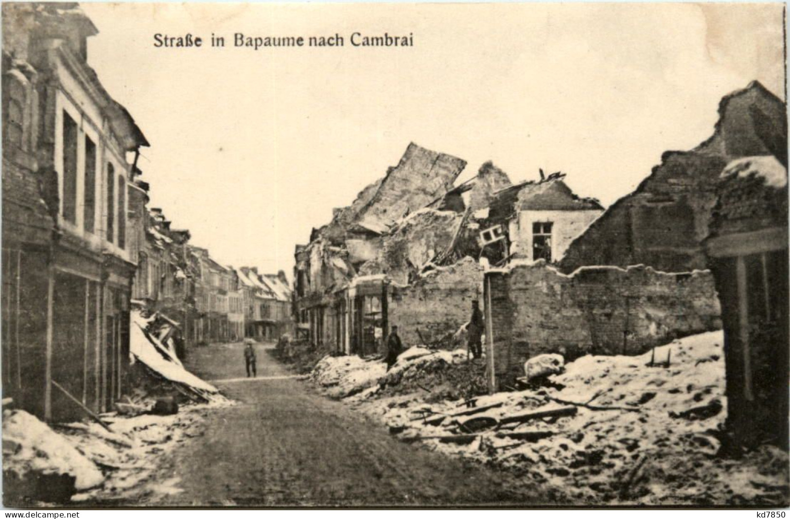 Strasse in Bapaume nach Cambrai