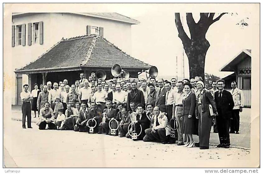 suisse -ref B1038-carte photo -texte verso :souvenir de notre rallye de biere -vaud -été 1949 -