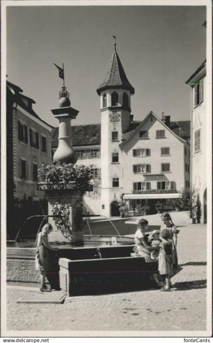 10891058 Maienfeld Maienfeld Brunnen Kirche  *