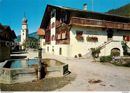 13013815 Fanas Dorfbrunnen mit altem Praettigauerhaus