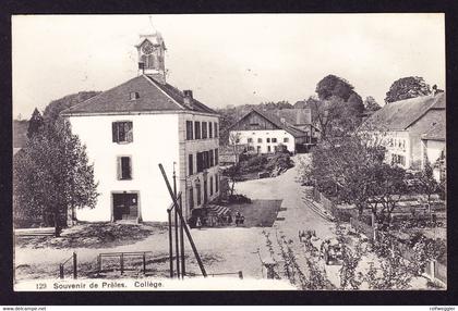 1917 per Bahnpost gelaufene AK, Souvenir de Prêles. Collège. Rückseitig kleiner Fleck.