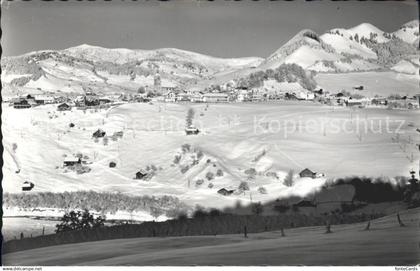 11773848 Charmey et la Berra Panorama Charmey (Gruyere)