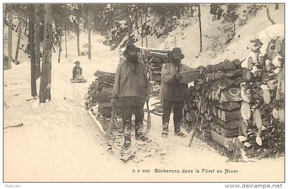 ref  B1034 -suisse - bucherons dans la foret en hiver - jullien freres editeurs photographes geneve - carte bon etat -