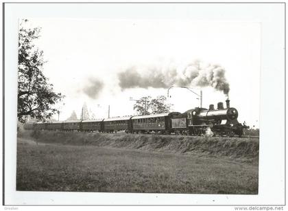 60.125 JAHRE SCHWEIZERISCHE EISENBAHNEN A 3/5 705 MIT HIST .ZUG ZWISCHEN YVERDON UND LYSS IM OKT 1972