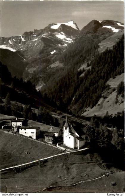 Kirche Binn mit Hüllehorn