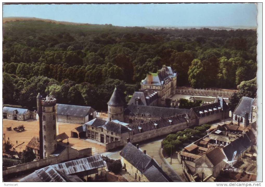 SUPERBE CPSM..DE..RARAY..BELLE VUE AERIENNE DU CHATEAU..