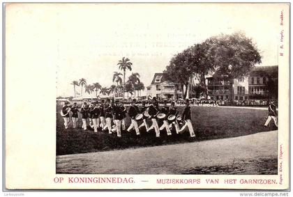 SURINAM - op Koninginnedag - muziekkorps van het garnizoen