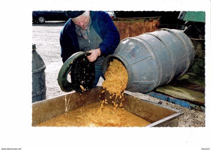 carte photo moderne - CUGY Suisse - Société de Distillerie alambic distillation ambulatoire - 2003 pomme de terre métier