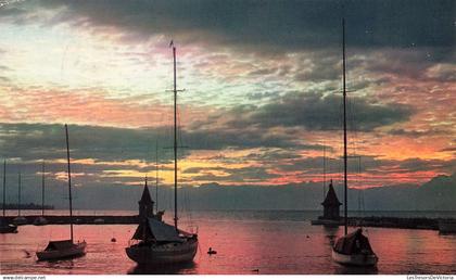 SUISSE - Lac Leman - Lever du jour au Port de Morges - bateaux - vue générale - Carte Postale