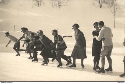 10958058 Saint-Cergue Nyon Suisse Jeux sur la Glace Schlittschuh