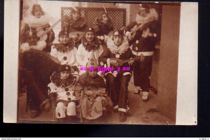 REF 435 : CPA carte photo Suisse Geneve CAROUGE terrasse d'un restaurant groupe musiciens Pierrot cirque