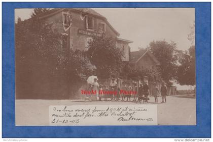 CPA photo - CELIGNY - Familles Rochat et Auberson devant l' Hôtel du Lion d'Or - 1903 - TOP RARE