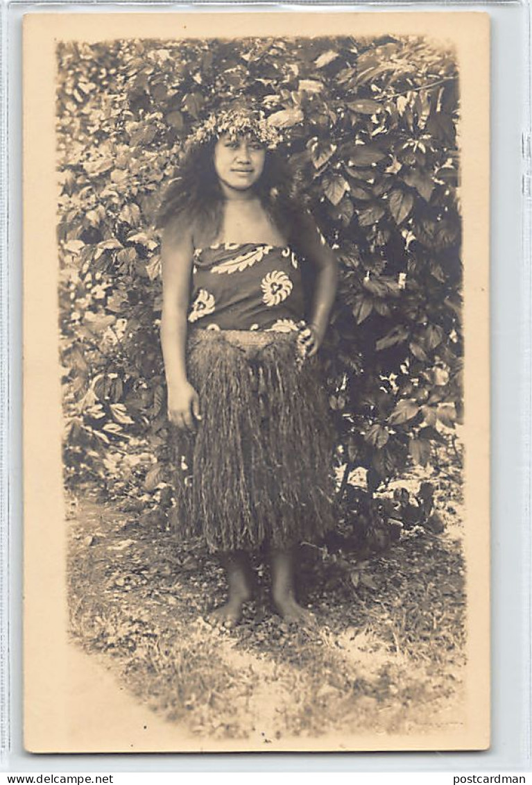 TAHITI - Femme Polynésienne - CARTE PHOTO Tampon à sec J. Atem, Tahiti