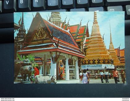 Inside the Temple of the Emerald Budha Bangkok-Thaïland belle carte.