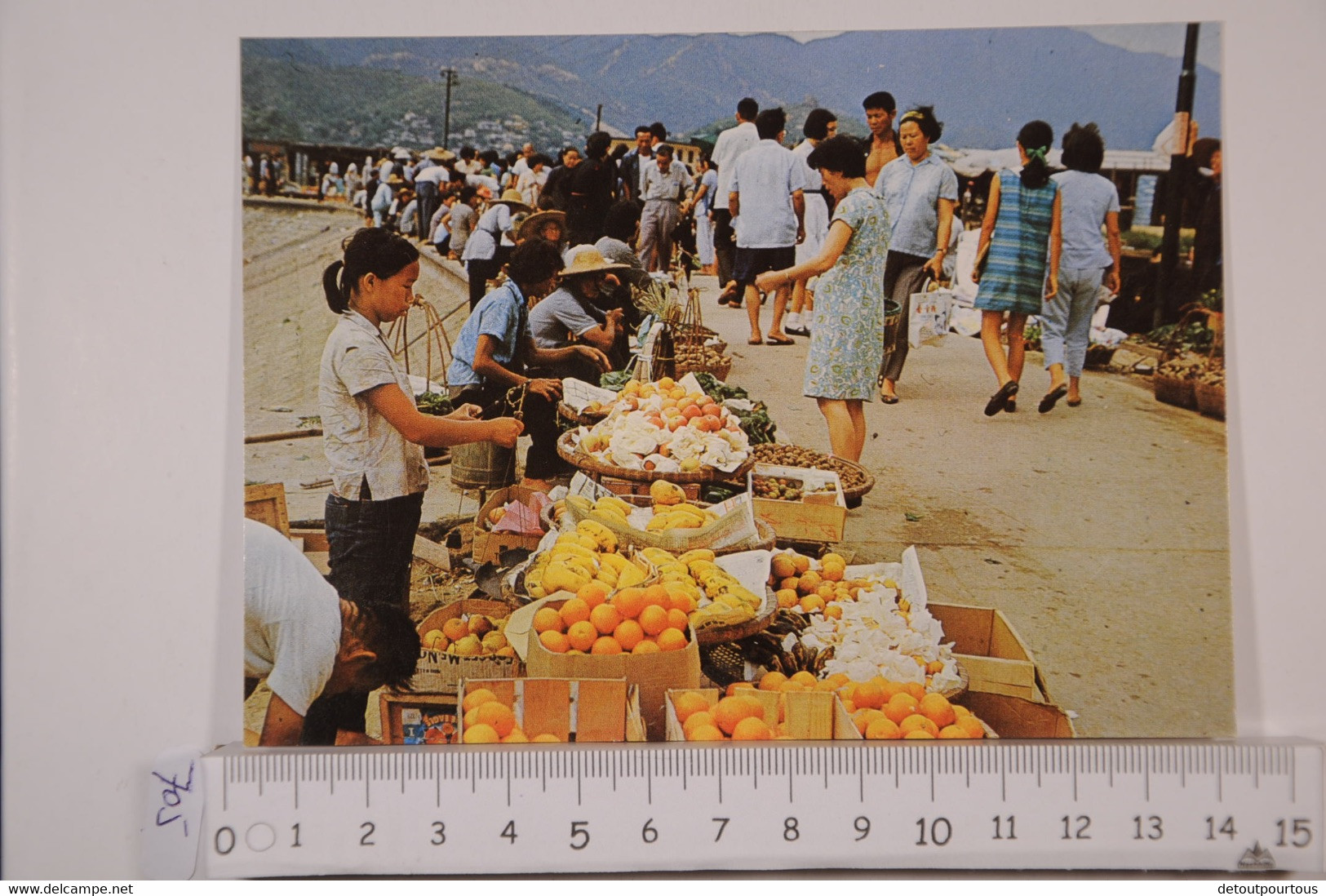 TAIWAN : fruit sellers in Taiwan