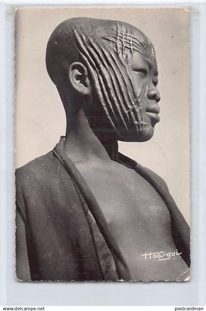 Tchad - Sara - Scarifications - Ed. Hoa-Qui 106