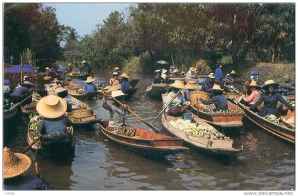 Damnernsaduak Floating Market, Rajburi Province, Middle Thailand