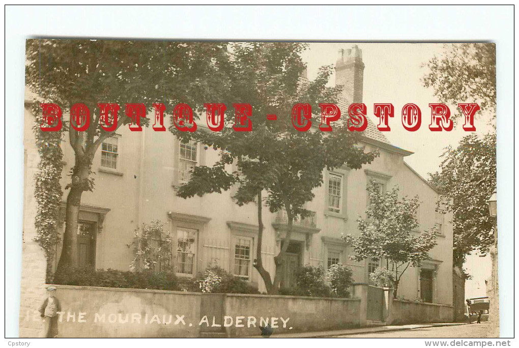 THE MOURIAUX ALDERNEY < REAL PHOTOGRAPH POSTCARD < CARTE PHOTO < DOS SCANNE