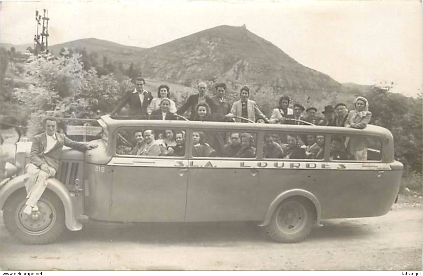 themes div -ref  V193 - carte photo -transports - voiture -automobile -taxi- bus -autobus  -sla lourdes  -