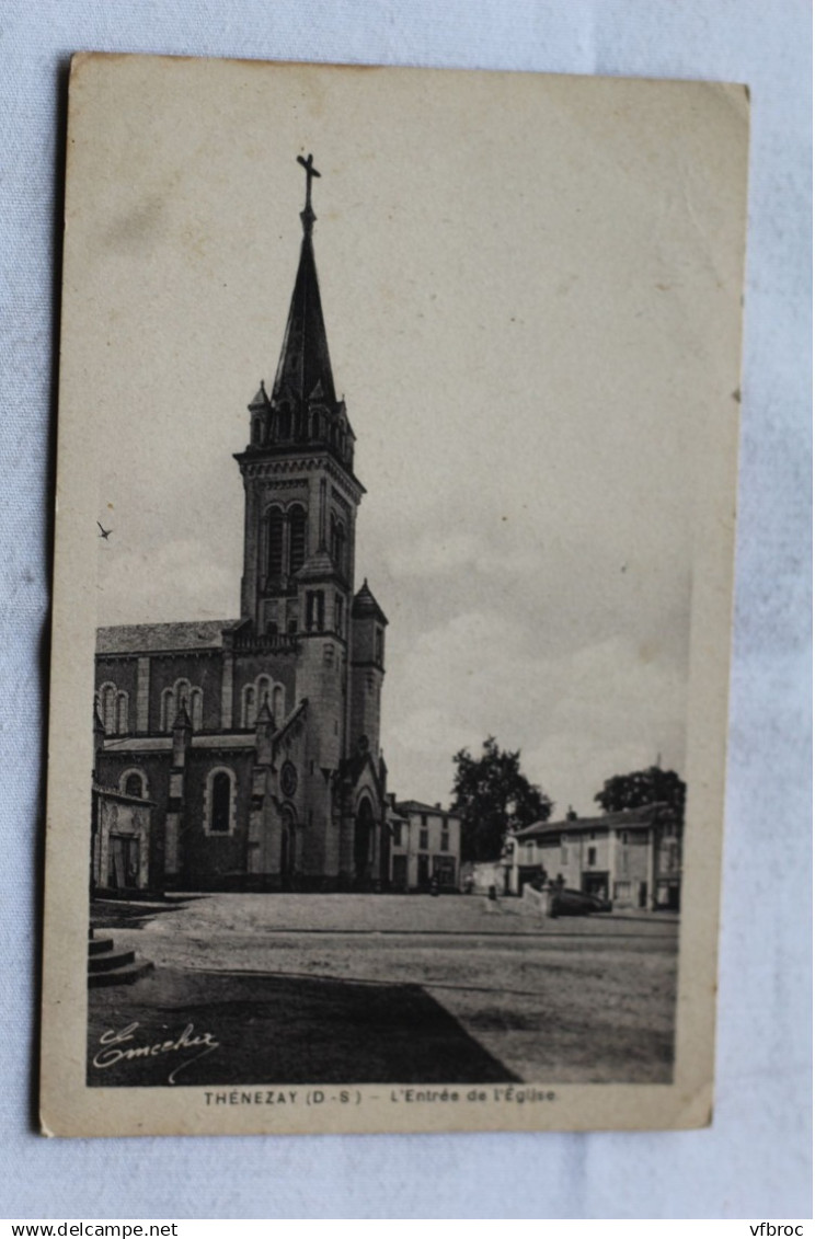 Thénezay, l'entrée de l'église, Deux Sèvres 79