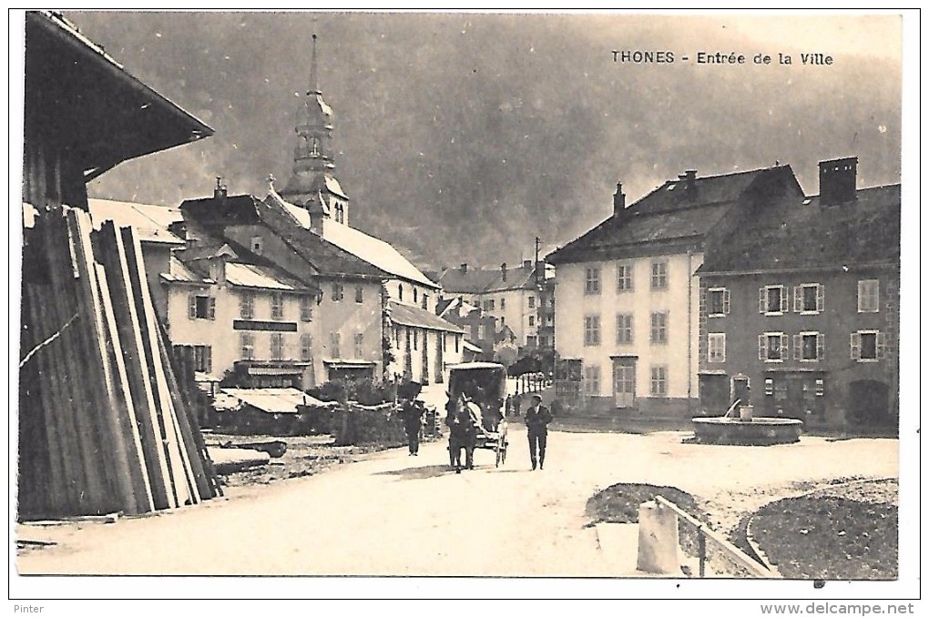 THONES - Entrée de la ville