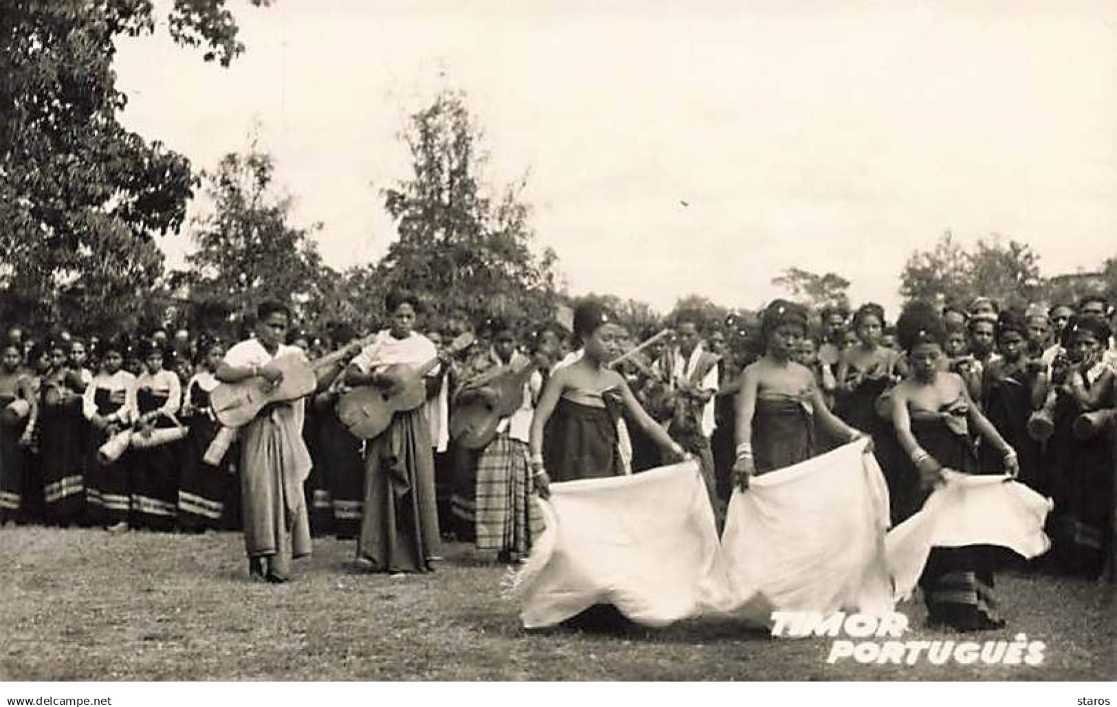 Timor Oriental - Timor Português - Dança do lenço na regiao do Suai - Danse du foulard dans la région de Suai