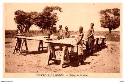 Togo - Ouvroir de Ségou - Triage de la laine