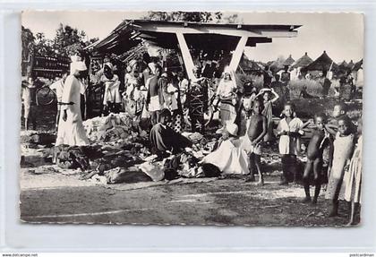 Togo - TCHAMBA (Sokodé) - Au marché - Le fripier - Ed. Librairie évangélique du Togo 5