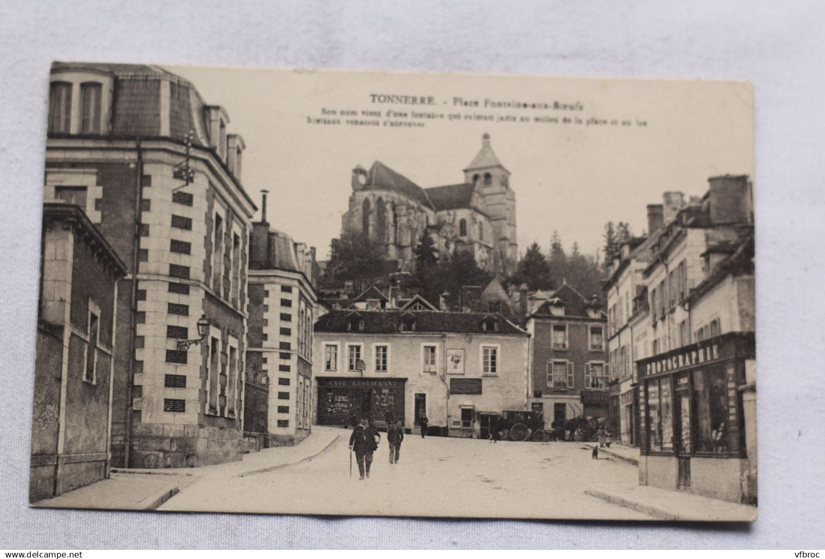 Tonnerre, place fontaine aux bœufs, Yonne 89