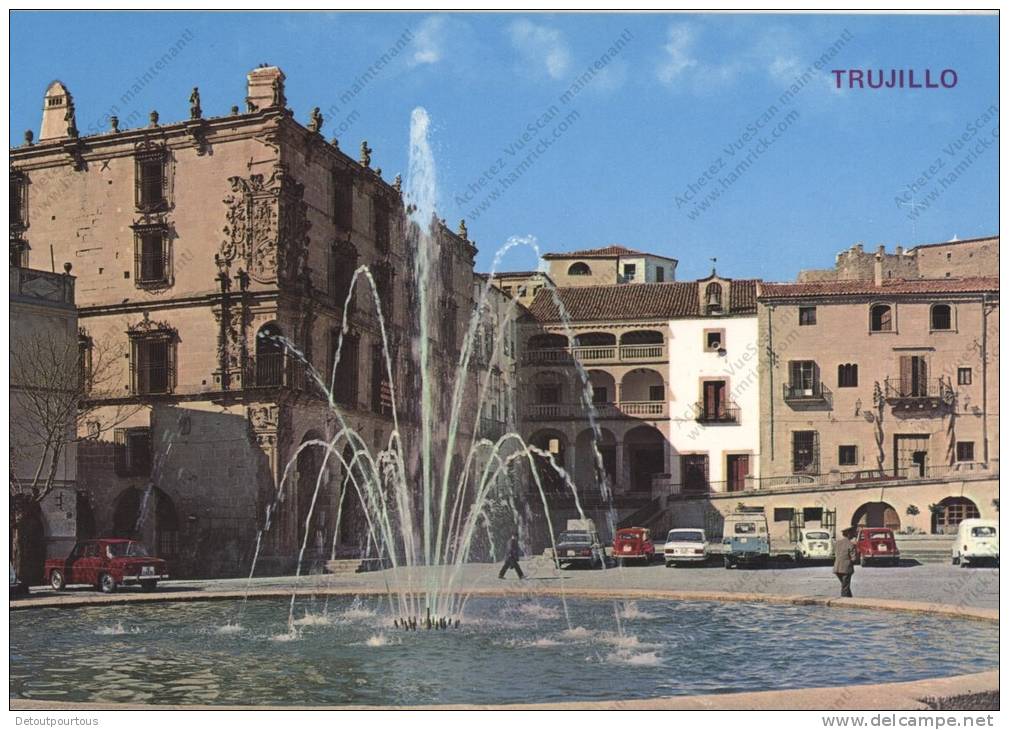 TRUJILLO Caceres : Palacio del Marqués de la Conquista ( auto Renault 10 R10 Land Rover )