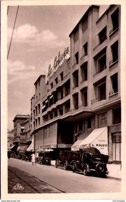 TUNIS - Le Colisée et la Rotonde