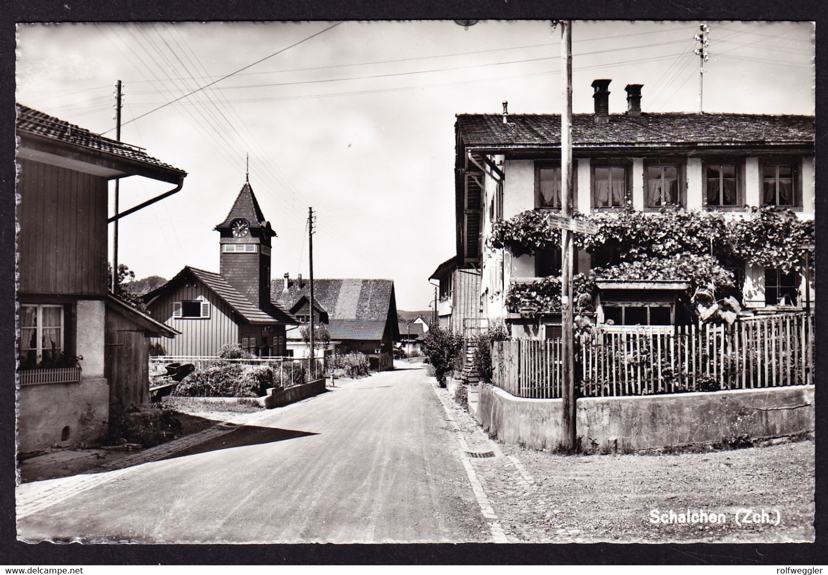 um 1950 ungelaufene Foto AK Strassenszene in Schalchen ZH bei Wila.