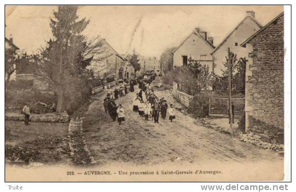 UNE PROCESSION A SAINT-GERVAIS-D'AUVERGNE