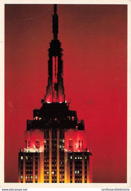 ETATS UNIS - New York - The Empire States Building at night illuminated - Visible for 50 miles - Carte postale