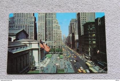 A693, Cpsm 1956, New York, looking up fifth avenue from NY public library, USA, Etats Unis