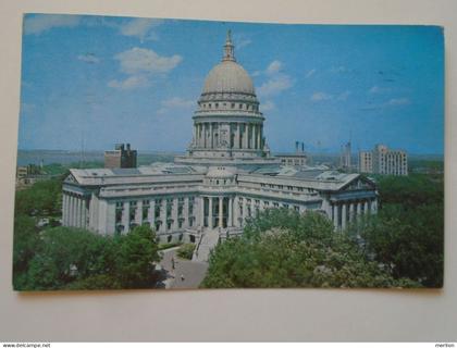 D197083     US  Wisconsin - State Capitol Madison  - sent from Waukesha 1957