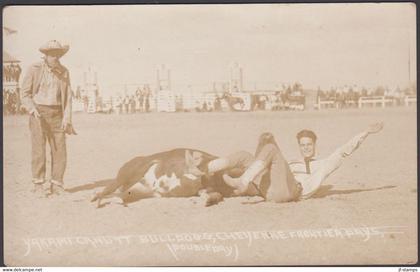 192?. Photo-POST CARD. Yakami canutt bulldog Cheyenne frontier pays. Cheyenne, Wyoming. (Poublepay.) - JF301676