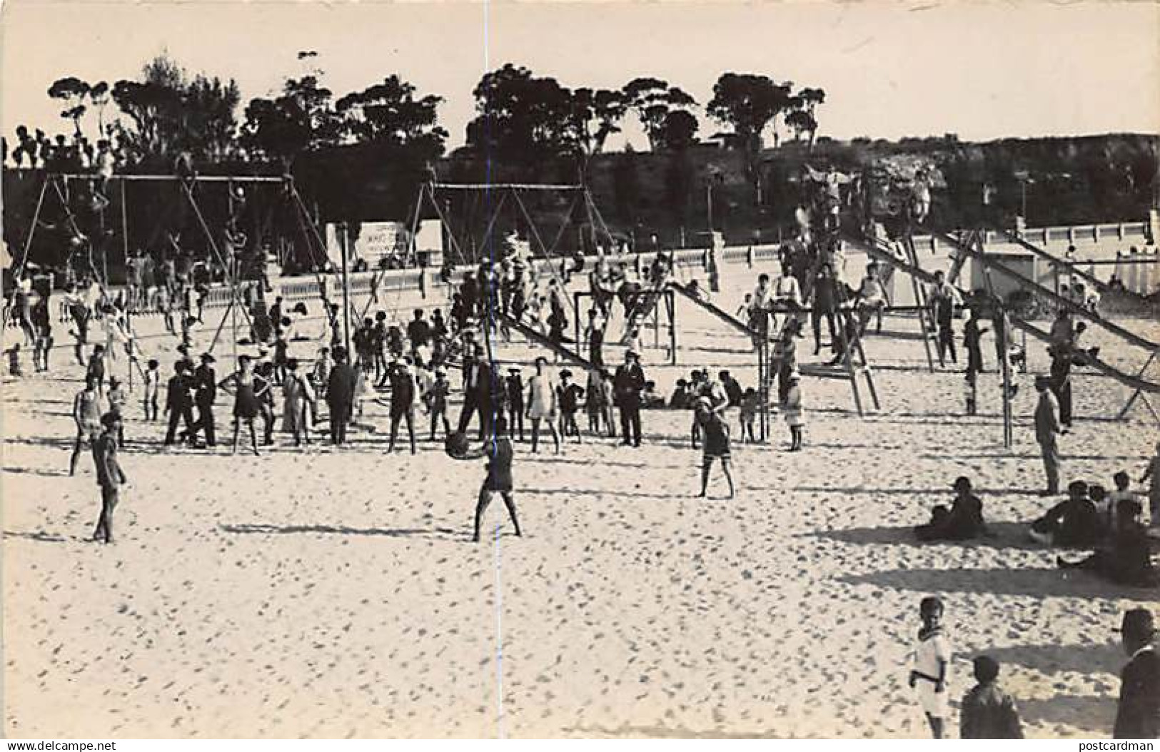 Uruguay - 2 - Vistas de las plazas de deportes y de otras actividades fisicas que se realizan bajo la superintendencia d