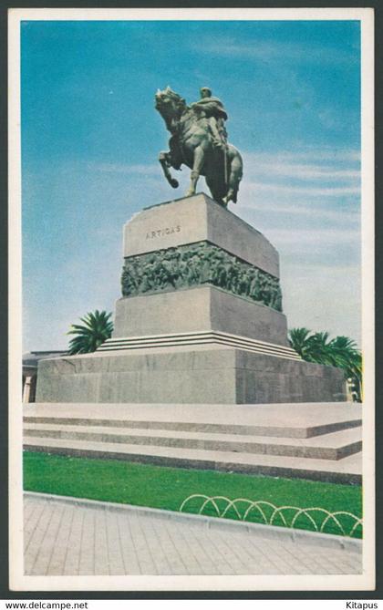 MONTOVIDEO vintage postcard Uruguay