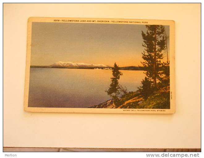 US -Wyoming - Yellowstone Park   -Lake and Mt. Sheridan       D70036